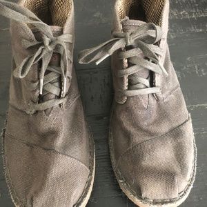 Grey canvas laced up TOMS